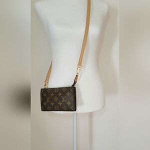 100% Authentic Louis Vuitton Monogram Pouch !!!